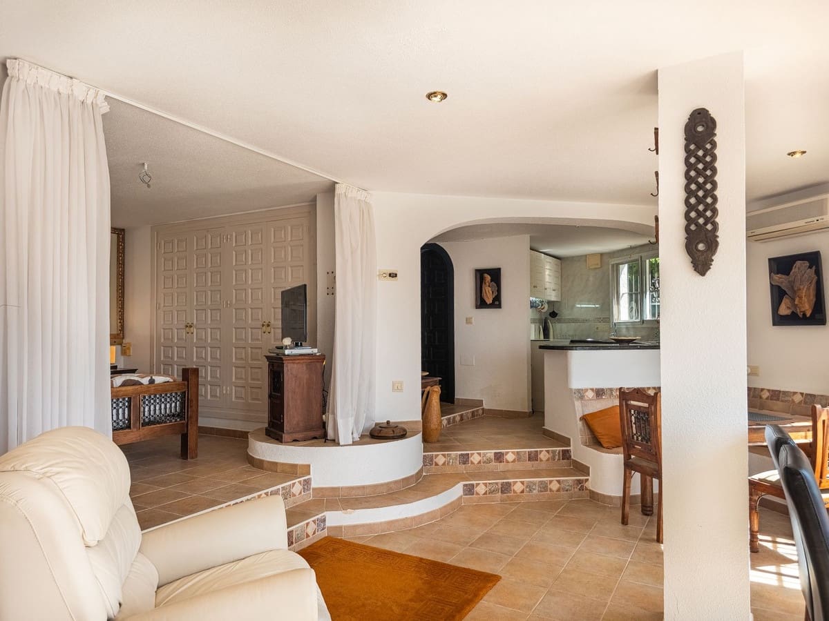 4 slaapkamer Villa te koop in Salobrena met zwembad garage - € 945.000 (Ref: 9808569)