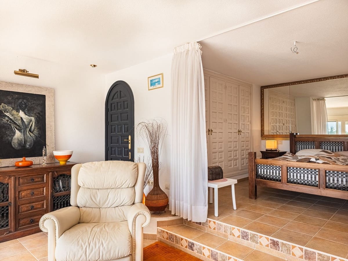 4 slaapkamer Villa te koop in Salobrena met zwembad garage - € 945.000 (Ref: 9808569)