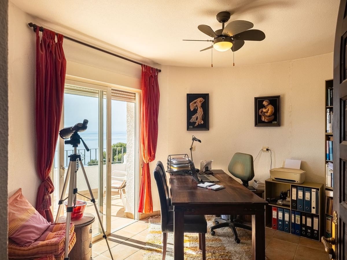 4 slaapkamer Villa te koop in Salobrena met zwembad garage - € 945.000 (Ref: 9808569)