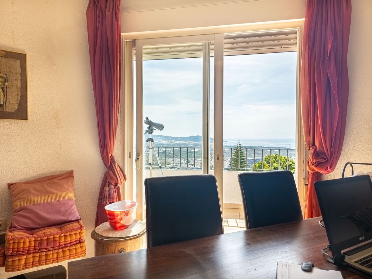 4 slaapkamer Villa te koop in Salobrena met zwembad garage - € 945.000 (Ref: 9808569)