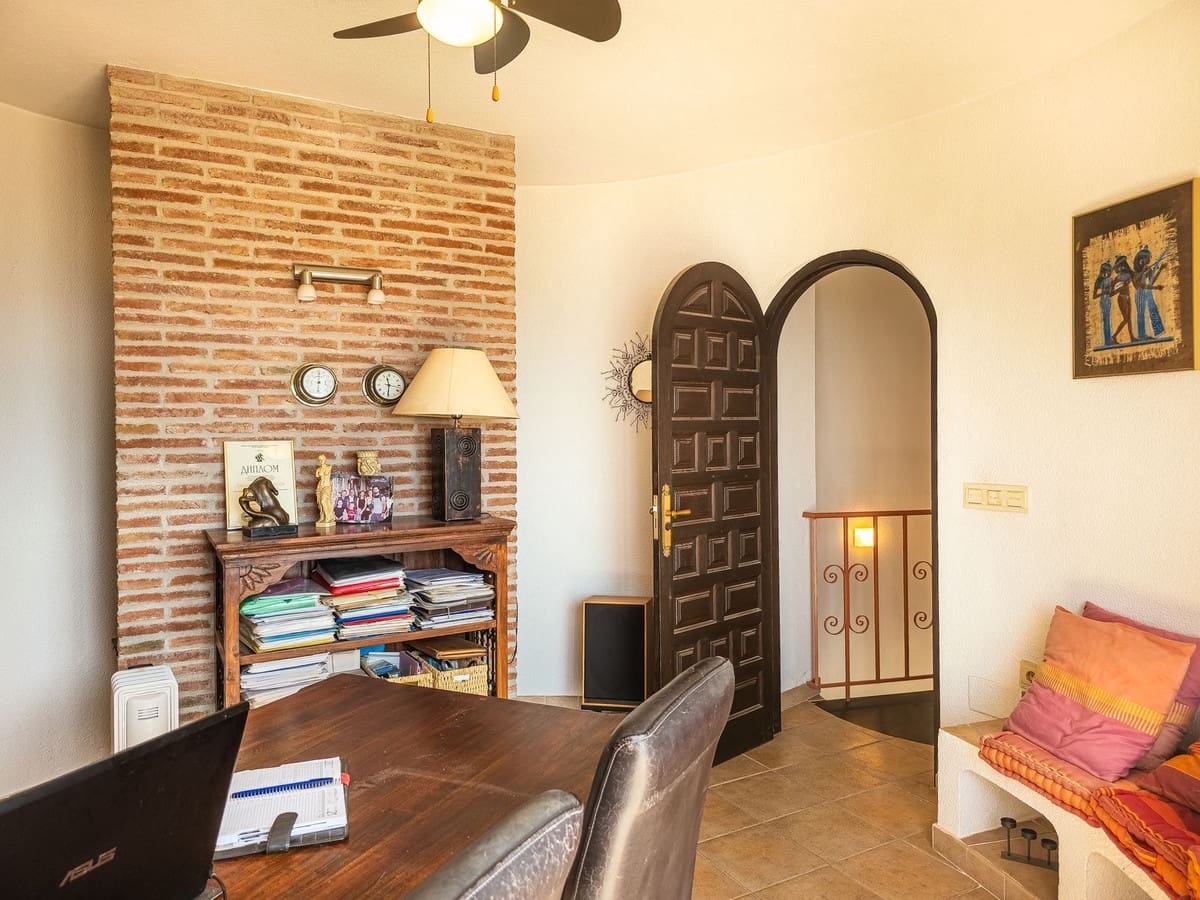 4 slaapkamer Villa te koop in Salobrena met zwembad garage - € 945.000 (Ref: 9808569)