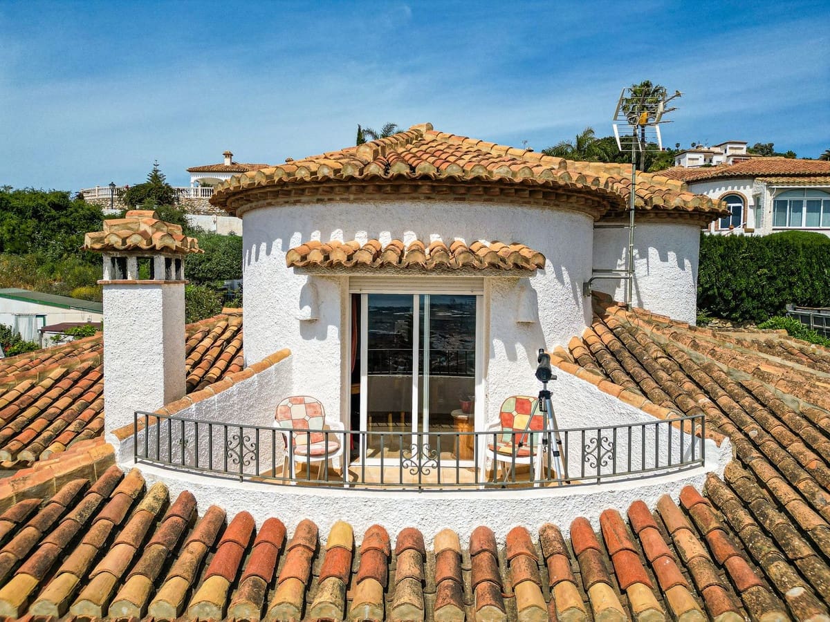 4 slaapkamer Villa te koop in Salobrena met zwembad garage - € 945.000 (Ref: 9808569)