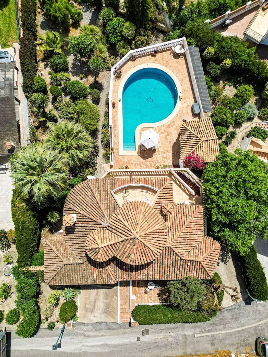 4 slaapkamer Villa te koop in Salobrena met zwembad garage - € 945.000 (Ref: 9808569)