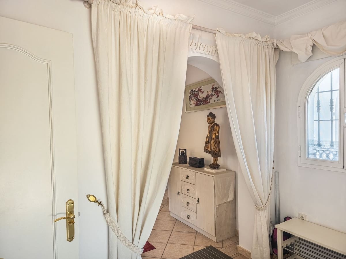 3 quarto Moradia para venda em Arenas com piscina garagem - 715 000 € (Ref: 9811337)
