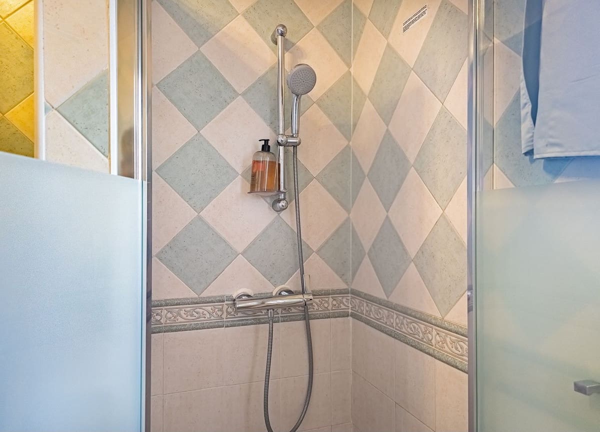 3 quarto Moradia para venda em Arenas com piscina garagem - 715 000 € (Ref: 9811337)