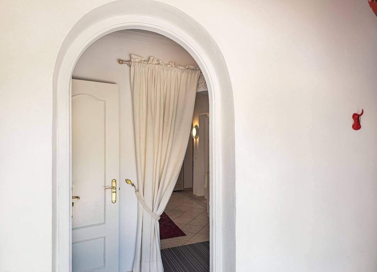 3 quarto Moradia para venda em Arenas com piscina garagem - 715 000 € (Ref: 9811337)