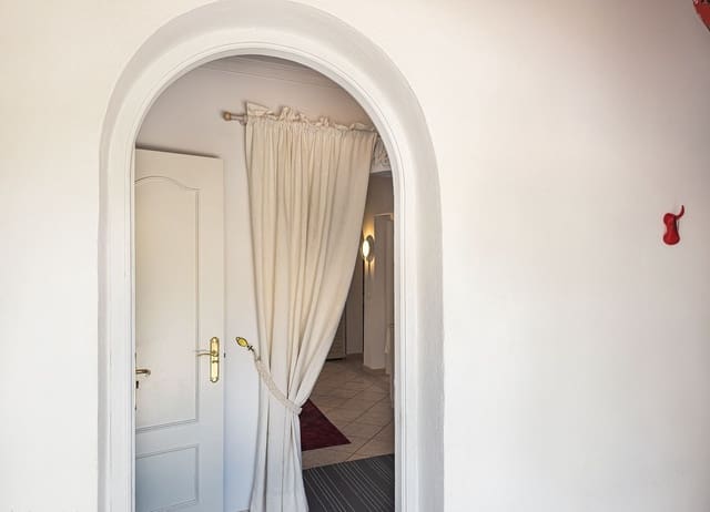 3 quarto Moradia para venda em Arenas com piscina garagem - 715 000 € (Ref: 9811337)