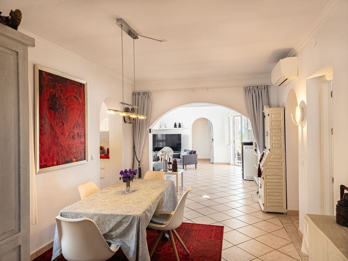 3 quarto Moradia para venda em Arenas com piscina garagem - 715 000 € (Ref: 9811337)