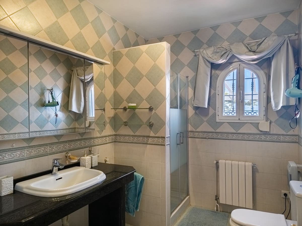 3 quarto Moradia para venda em Arenas com piscina garagem - 715 000 € (Ref: 9811337)
