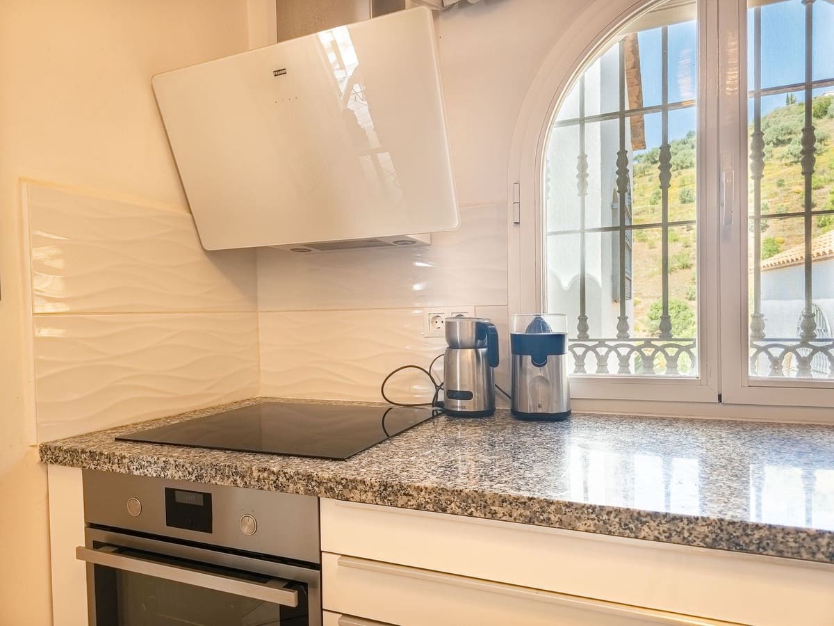 3 quarto Moradia para venda em Arenas com piscina garagem - 715 000 € (Ref: 9811337)