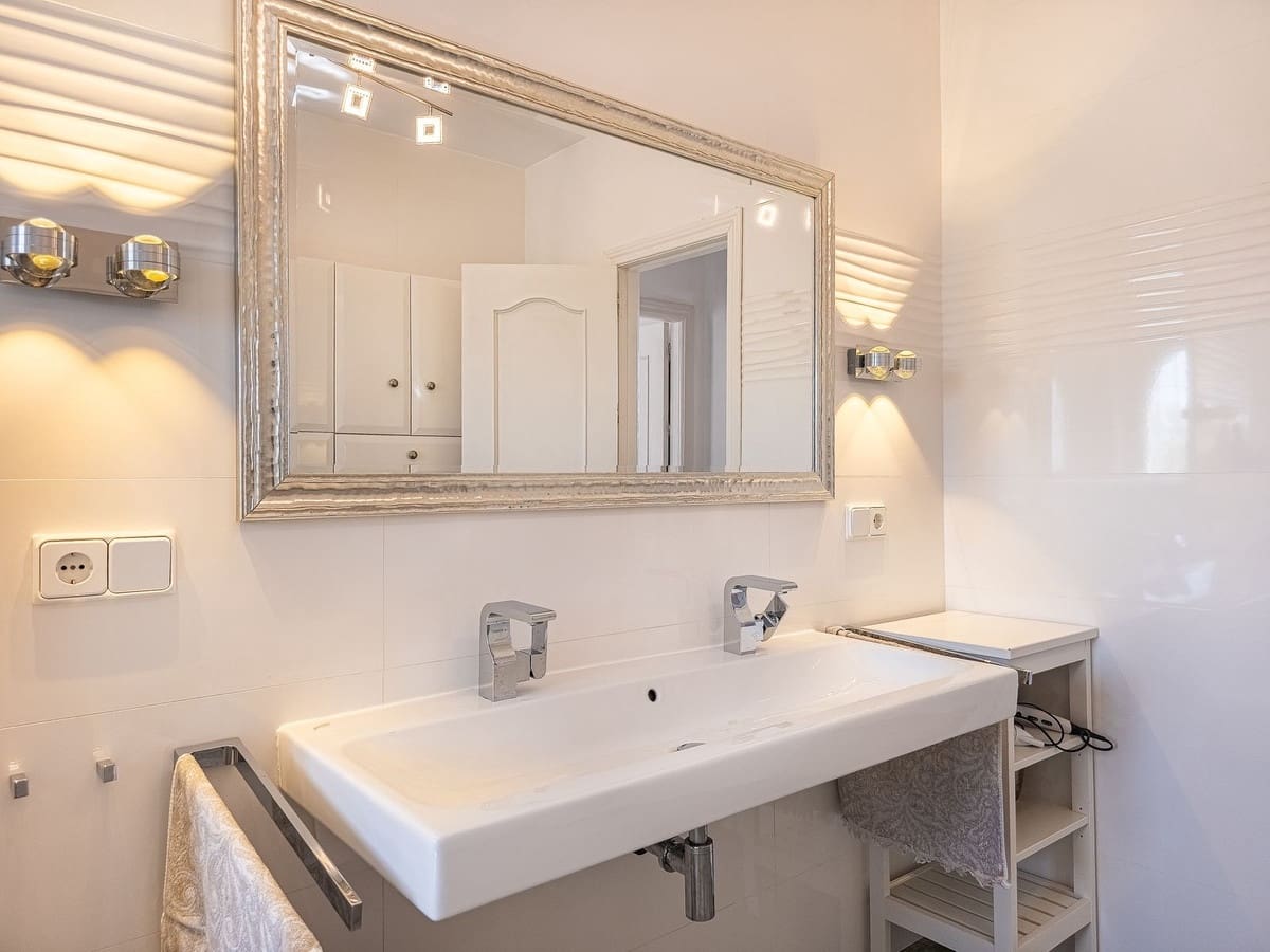 3 quarto Moradia para venda em Arenas com piscina garagem - 715 000 € (Ref: 9811337)