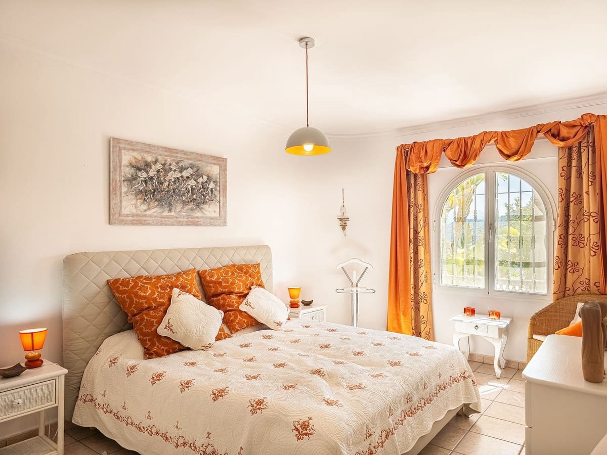 3 quarto Moradia para venda em Arenas com piscina garagem - 715 000 € (Ref: 9811337)