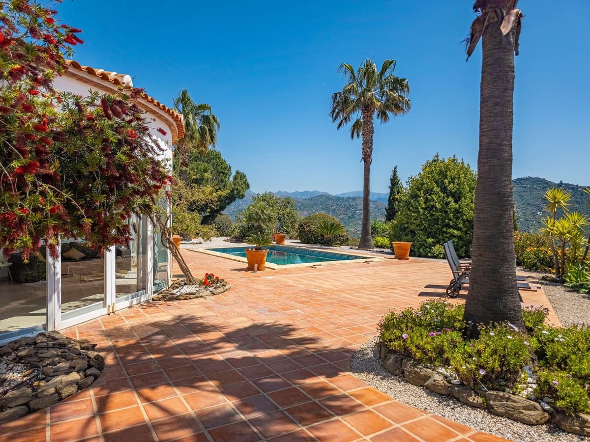 3 quarto Moradia para venda em Arenas com piscina garagem - 715 000 € (Ref: 9811337)