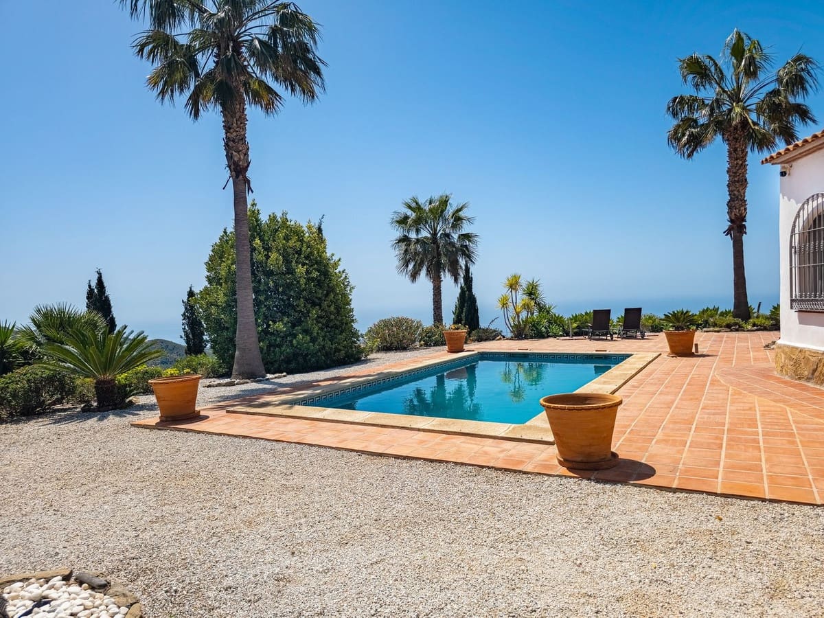 3 quarto Moradia para venda em Arenas com piscina garagem - 715 000 € (Ref: 9811337)