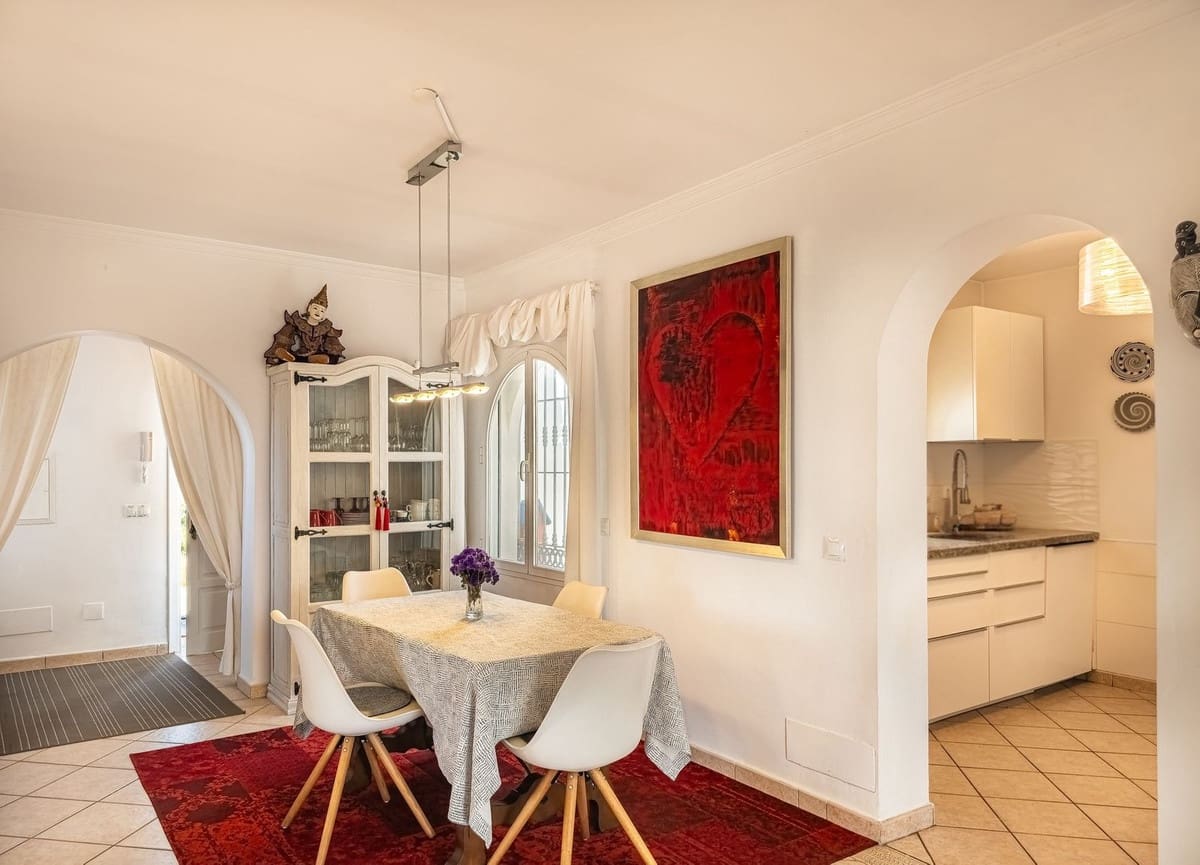 3 quarto Moradia para venda em Arenas com piscina garagem - 715 000 € (Ref: 9811337)