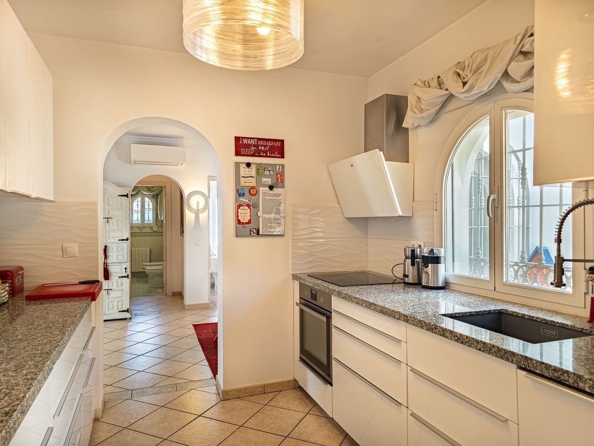 3 quarto Moradia para venda em Arenas com piscina garagem - 715 000 € (Ref: 9811337)