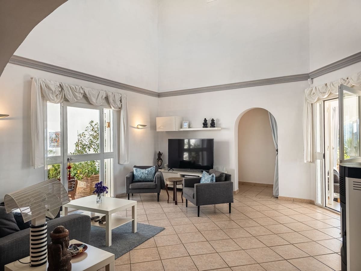 3 quarto Moradia para venda em Arenas com piscina garagem - 715 000 € (Ref: 9811337)