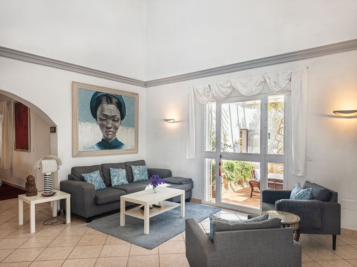 3 quarto Moradia para venda em Arenas com piscina garagem - 715 000 € (Ref: 9811337)
