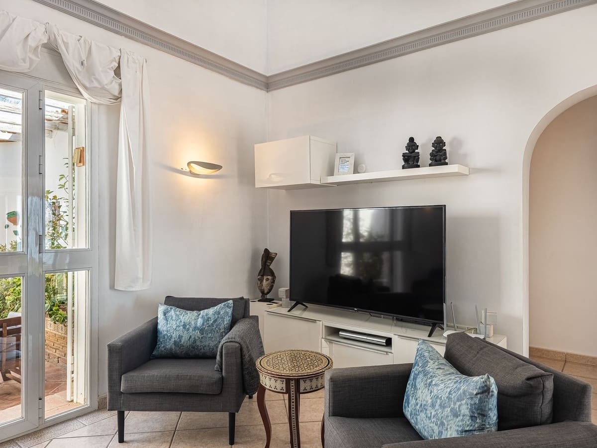 3 quarto Moradia para venda em Arenas com piscina garagem - 715 000 € (Ref: 9811337)