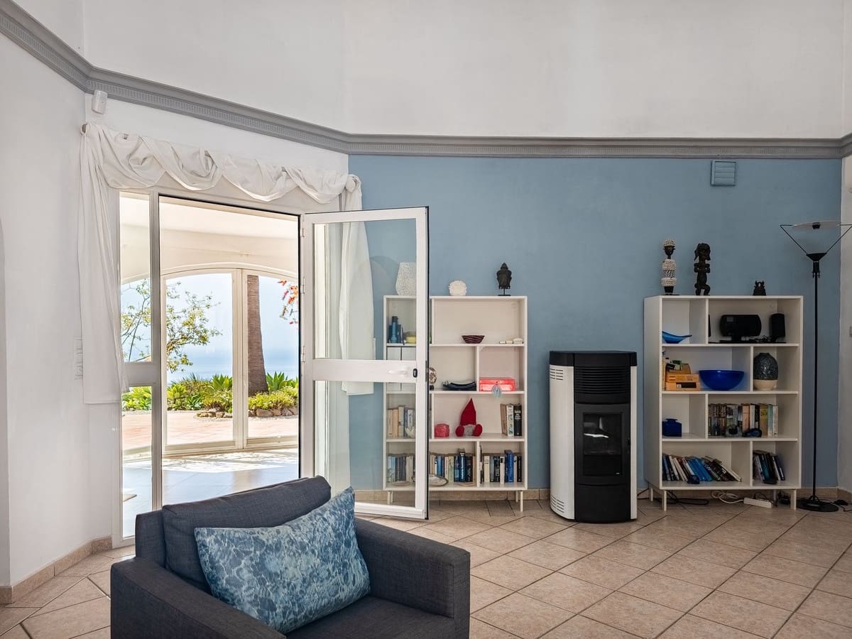 3 quarto Moradia para venda em Arenas com piscina garagem - 715 000 € (Ref: 9811337)