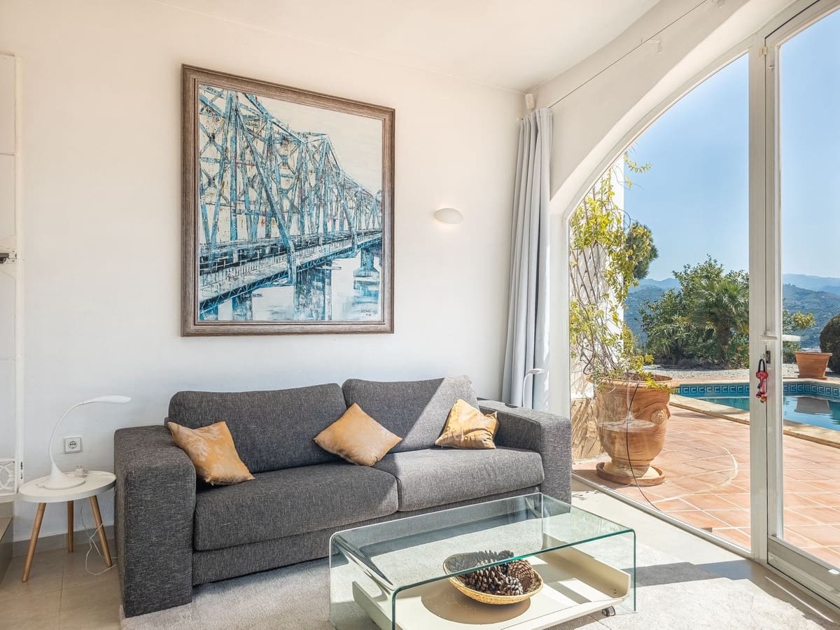 3 quarto Moradia para venda em Arenas com piscina garagem - 715 000 € (Ref: 9811337)