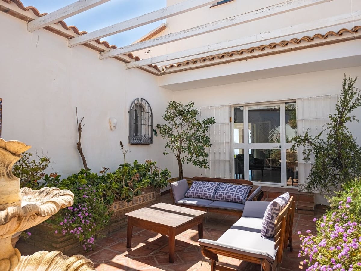 3 quarto Moradia para venda em Arenas com piscina garagem - 715 000 € (Ref: 9811337)