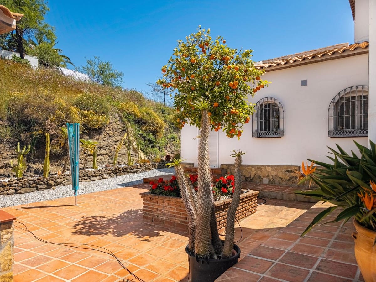 3 quarto Moradia para venda em Arenas com piscina garagem - 715 000 € (Ref: 9811337)