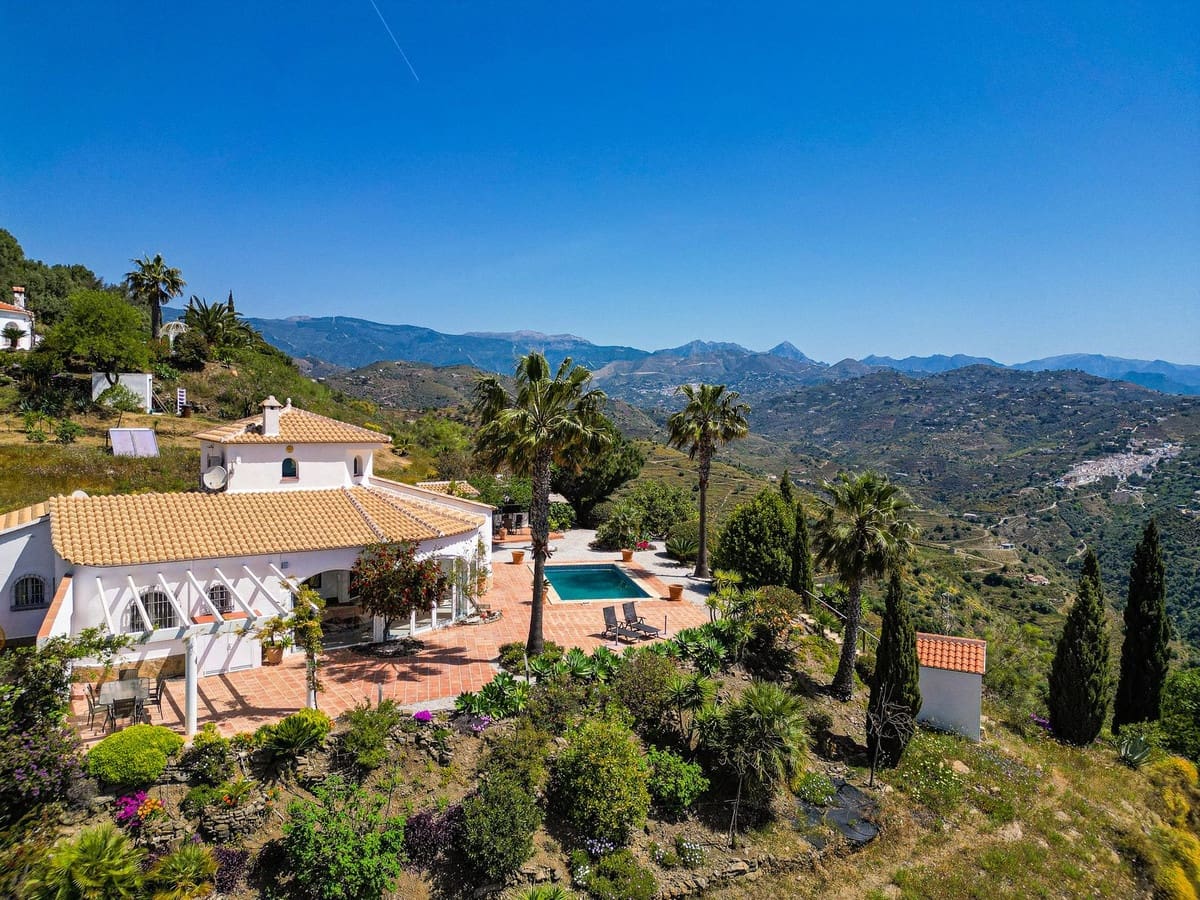 3 quarto Moradia para venda em Arenas com piscina garagem - 715 000 € (Ref: 9811337)