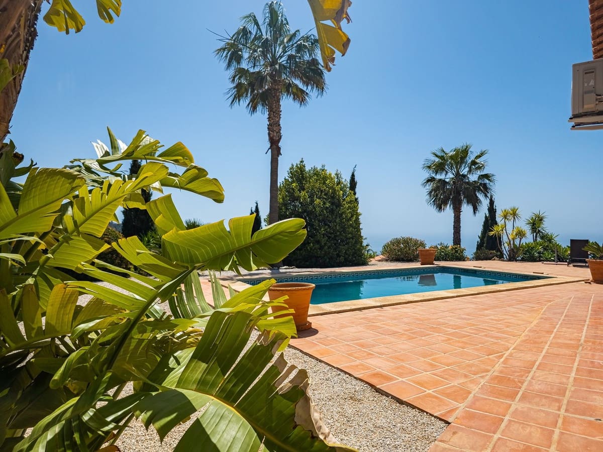 3 quarto Moradia para venda em Arenas com piscina garagem - 715 000 € (Ref: 9811337)