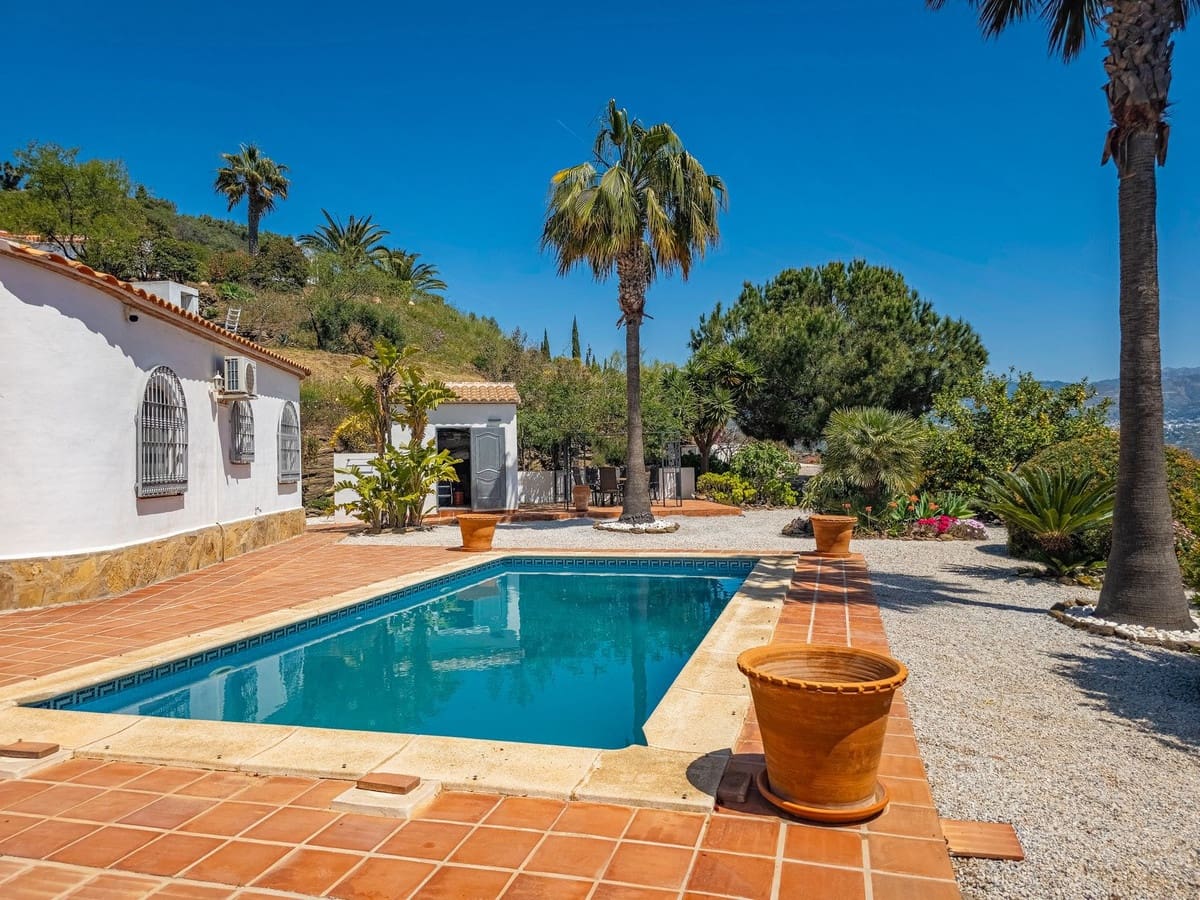 3 quarto Moradia para venda em Arenas com piscina garagem - 715 000 € (Ref: 9811337)
