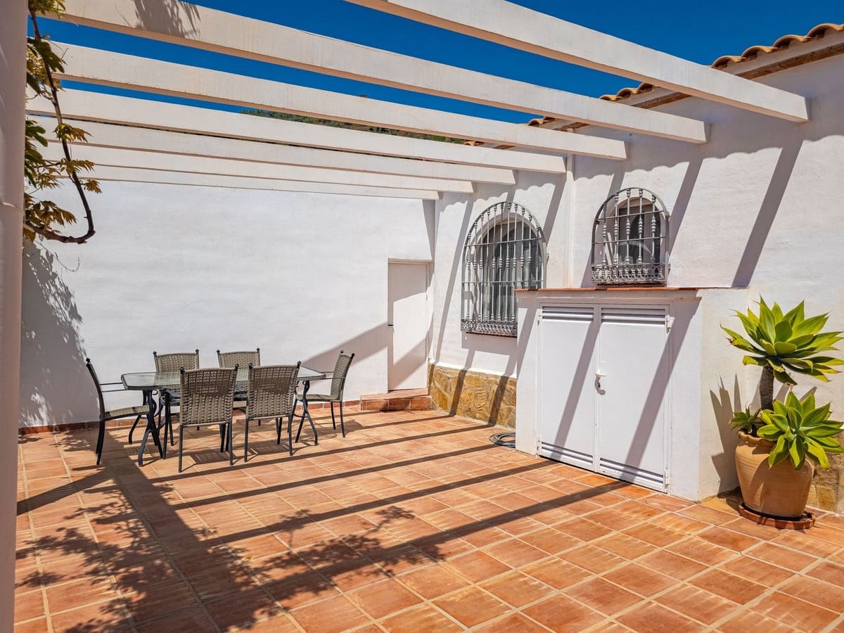 3 quarto Moradia para venda em Arenas com piscina garagem - 715 000 € (Ref: 9811337)