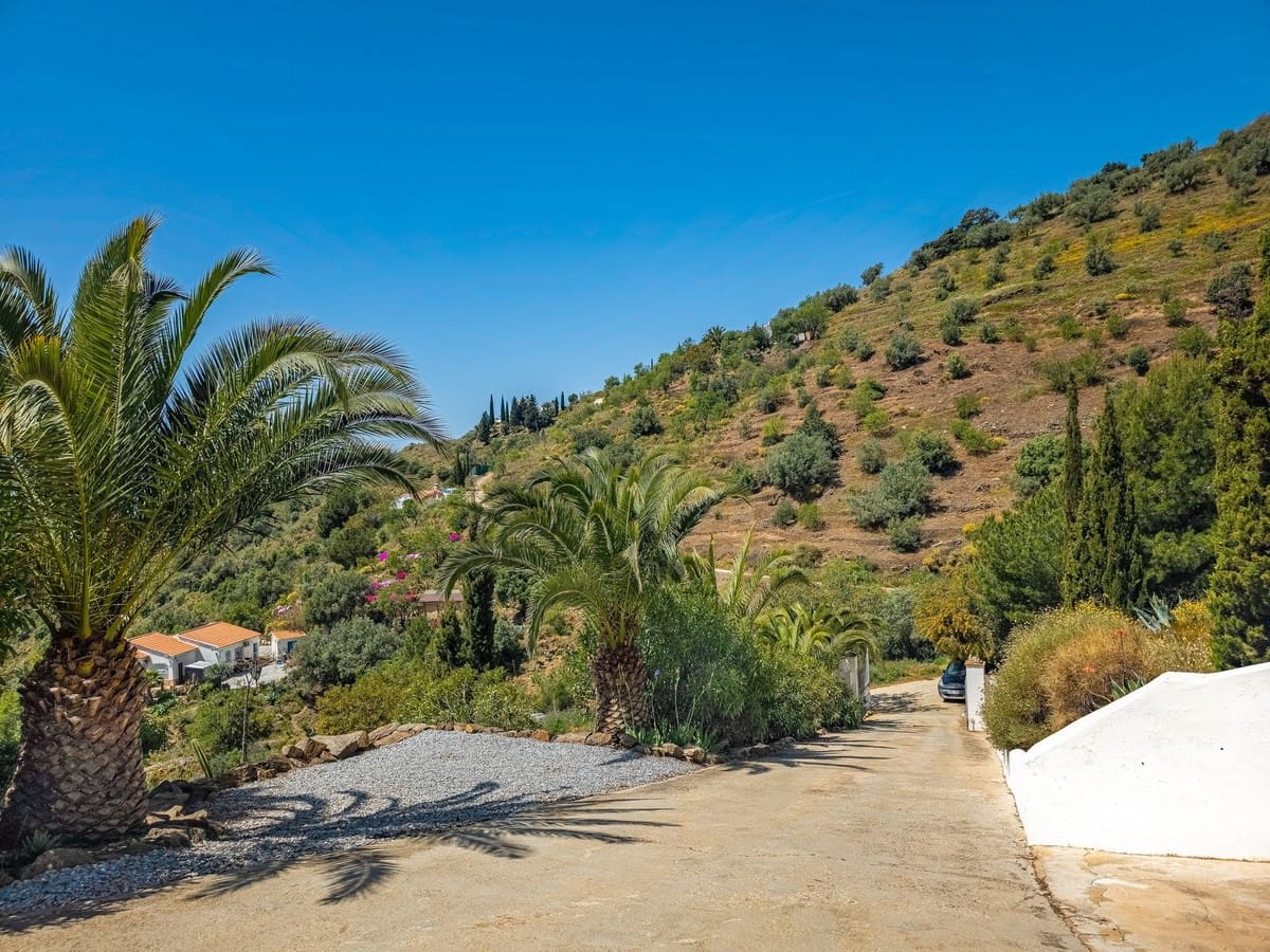 3 quarto Moradia para venda em Arenas com piscina garagem - 715 000 € (Ref: 9811337)