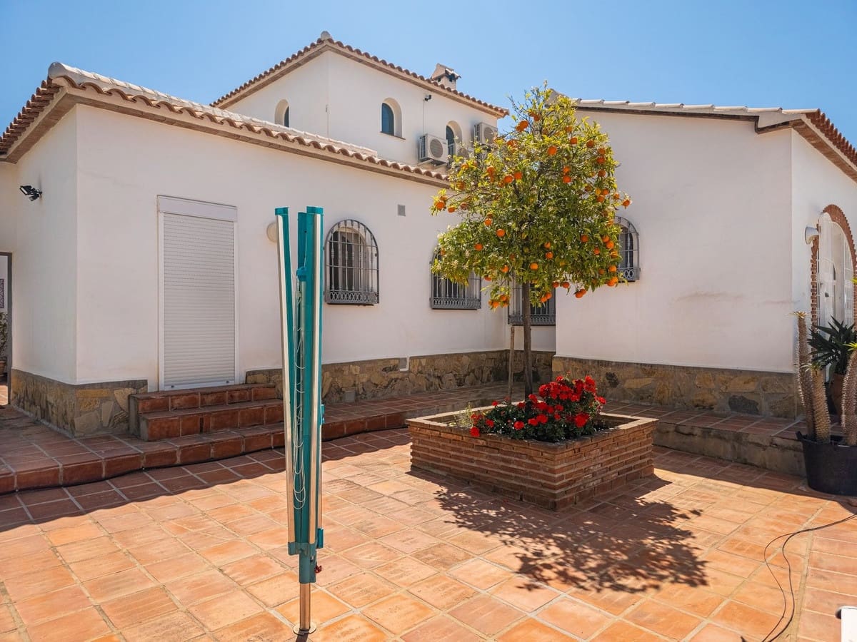 3 quarto Moradia para venda em Arenas com piscina garagem - 715 000 € (Ref: 9811337)