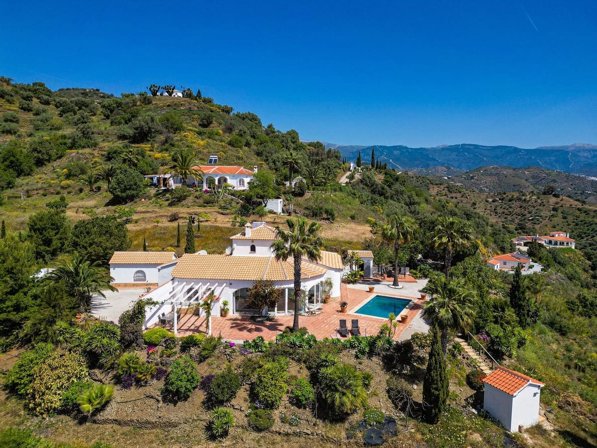 3 quarto Moradia para venda em Arenas com piscina garagem - 715 000 € (Ref: 9811337)