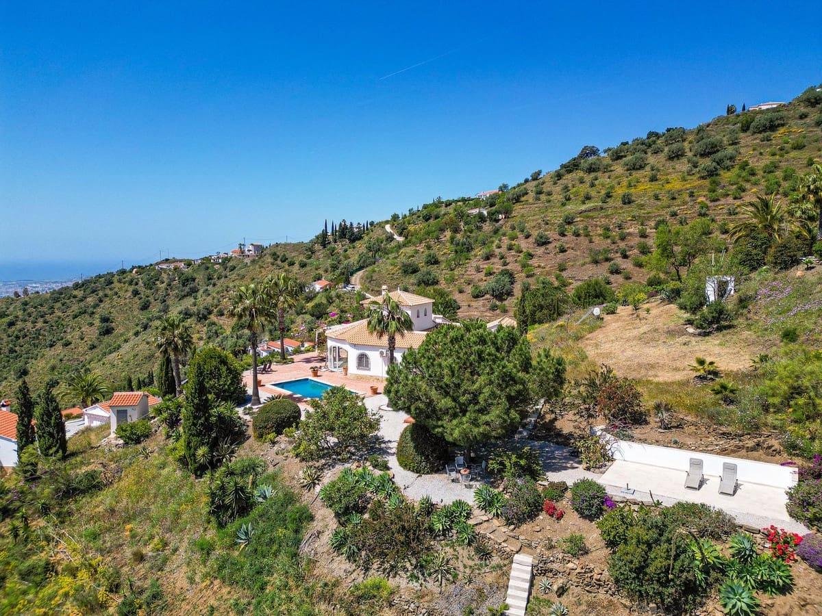 3 quarto Moradia para venda em Arenas com piscina garagem - 715 000 € (Ref: 9811337)