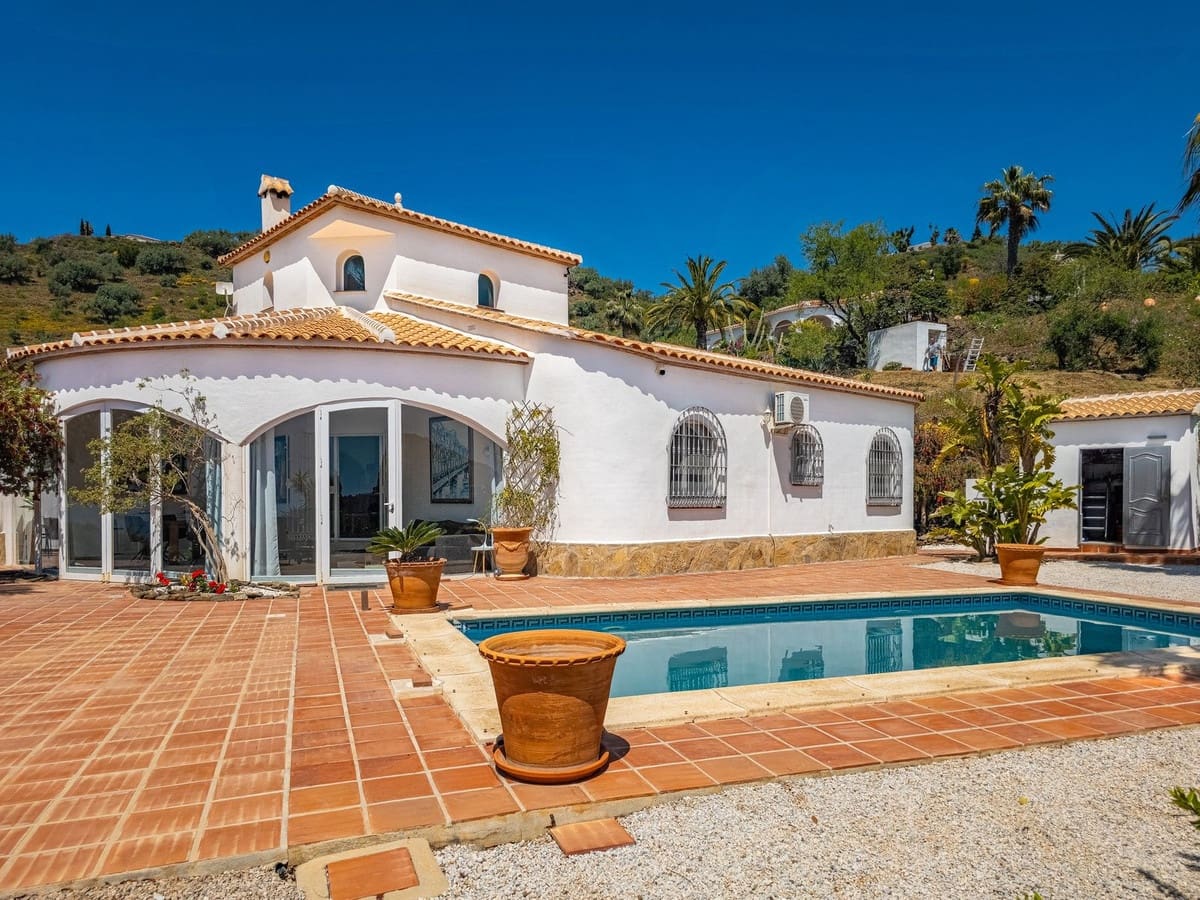 3 quarto Moradia para venda em Arenas com piscina garagem - 715 000 € (Ref: 9811337)