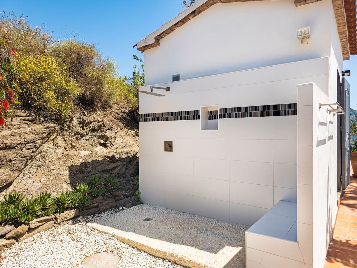 3 quarto Moradia para venda em Arenas com piscina garagem - 715 000 € (Ref: 9811337)