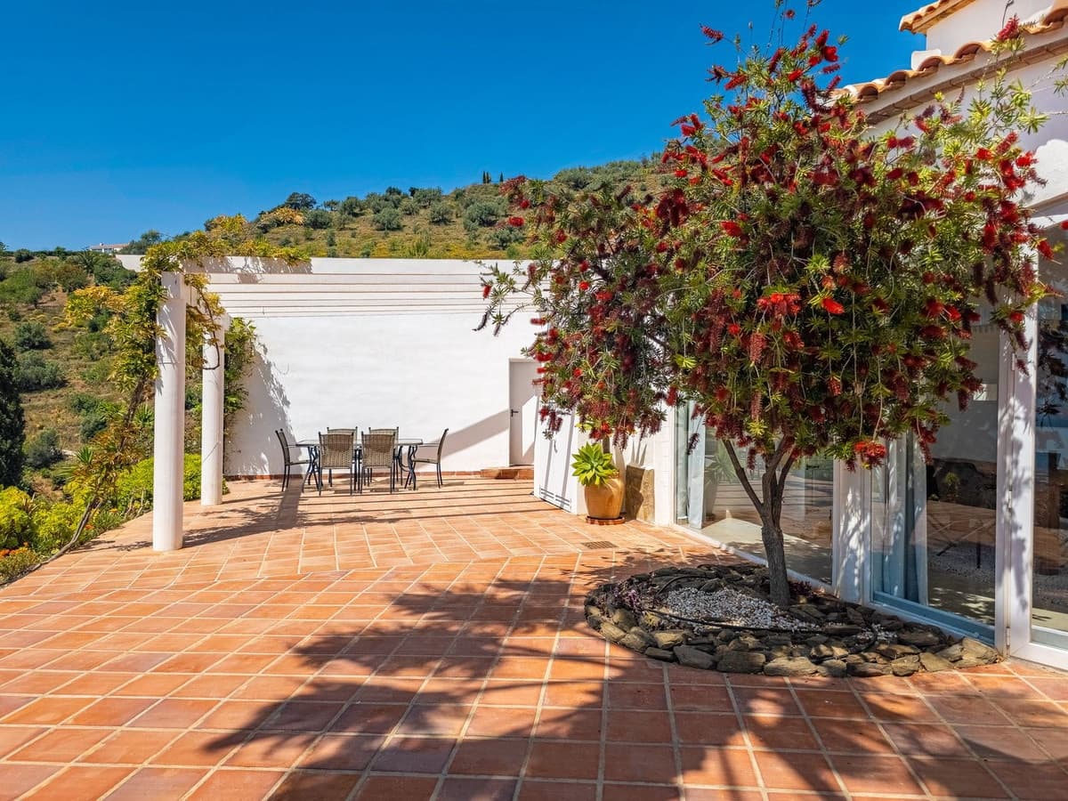 3 quarto Moradia para venda em Arenas com piscina garagem - 715 000 € (Ref: 9811337)