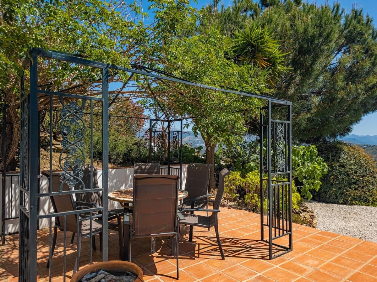 3 quarto Moradia para venda em Arenas com piscina garagem - 715 000 € (Ref: 9811337)