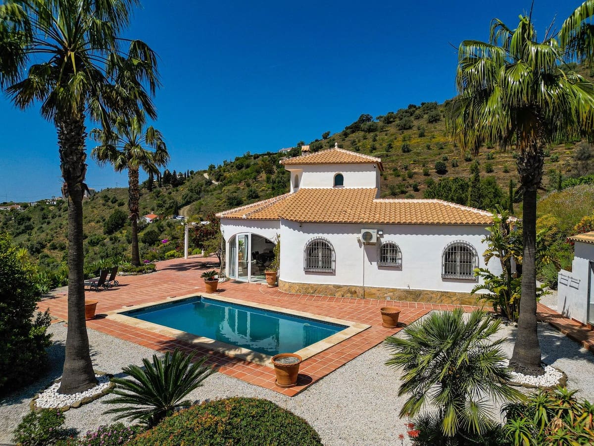 3 quarto Moradia para venda em Arenas com piscina garagem - 715 000 € (Ref: 9811337)
