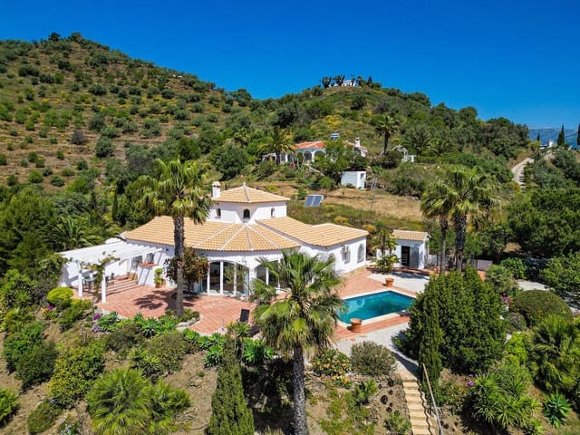 3 quarto Moradia para venda em Arenas com piscina garagem - 715 000 € (Ref: 9811337)
