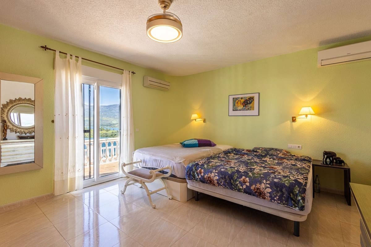 3 chambre Villa/Maison à vendre à Vinuela avec piscine garage - 449 000 € (Ref: 9824573)