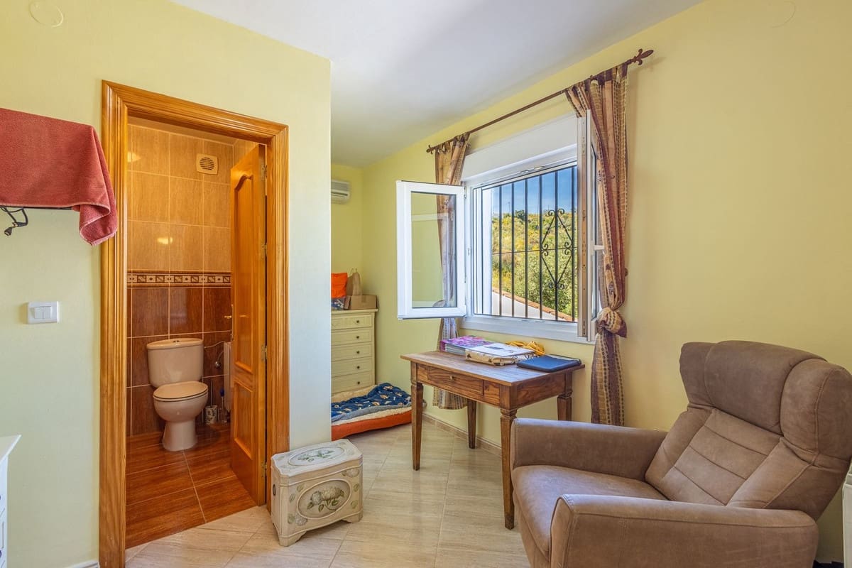3 chambre Villa/Maison à vendre à Vinuela avec piscine garage - 449 000 € (Ref: 9824573)
