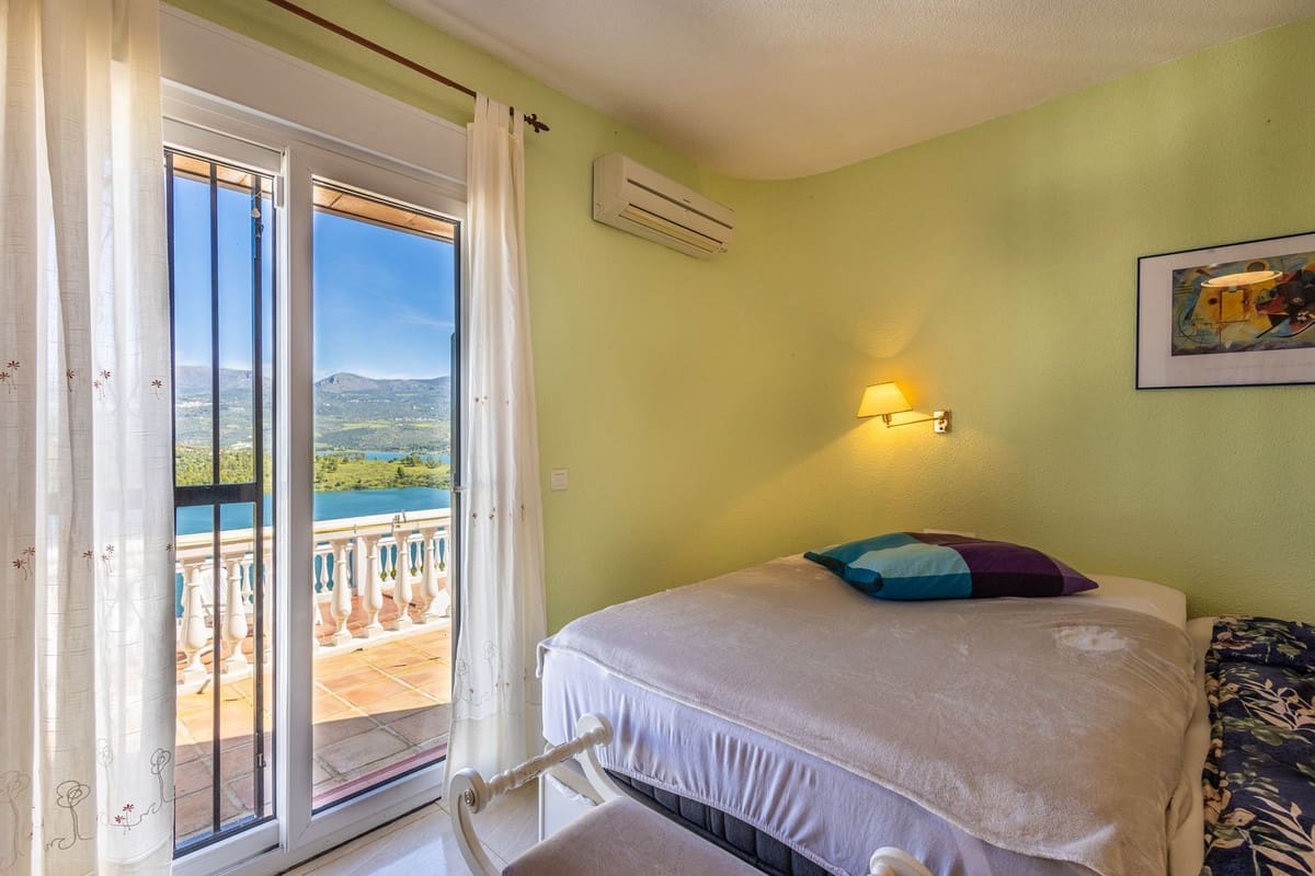 3 chambre Villa/Maison à vendre à Vinuela avec piscine garage - 449 000 € (Ref: 9824573)