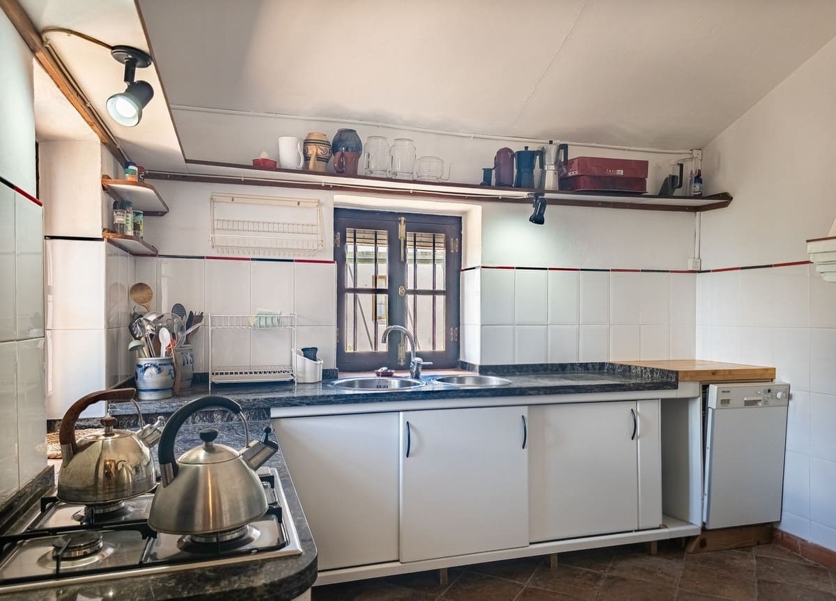 5 sovrum Finca/Hus på landet till salu i Periana med pool garage - 345 000 € (Ref: 9830017)