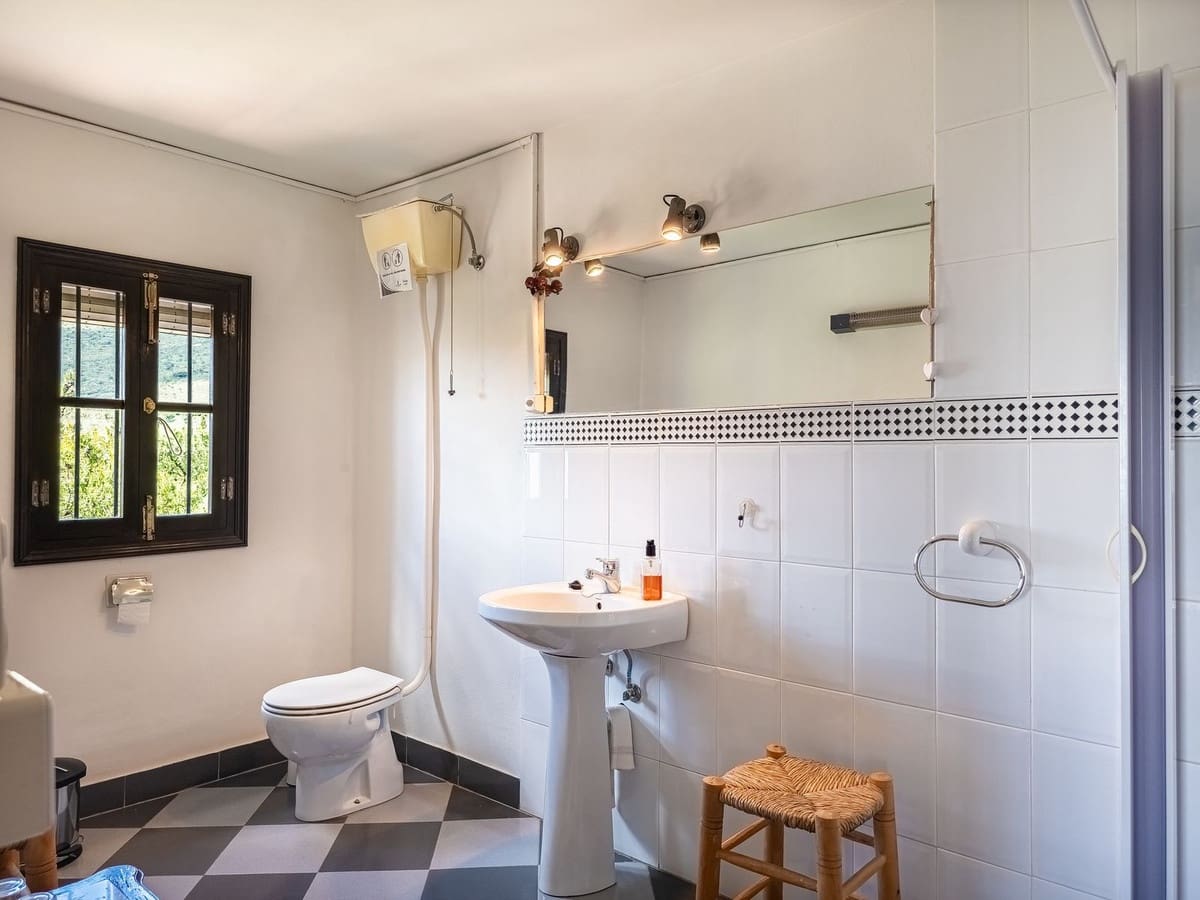 5 sovrum Finca/Hus på landet till salu i Periana med pool garage - 345 000 € (Ref: 9830017)