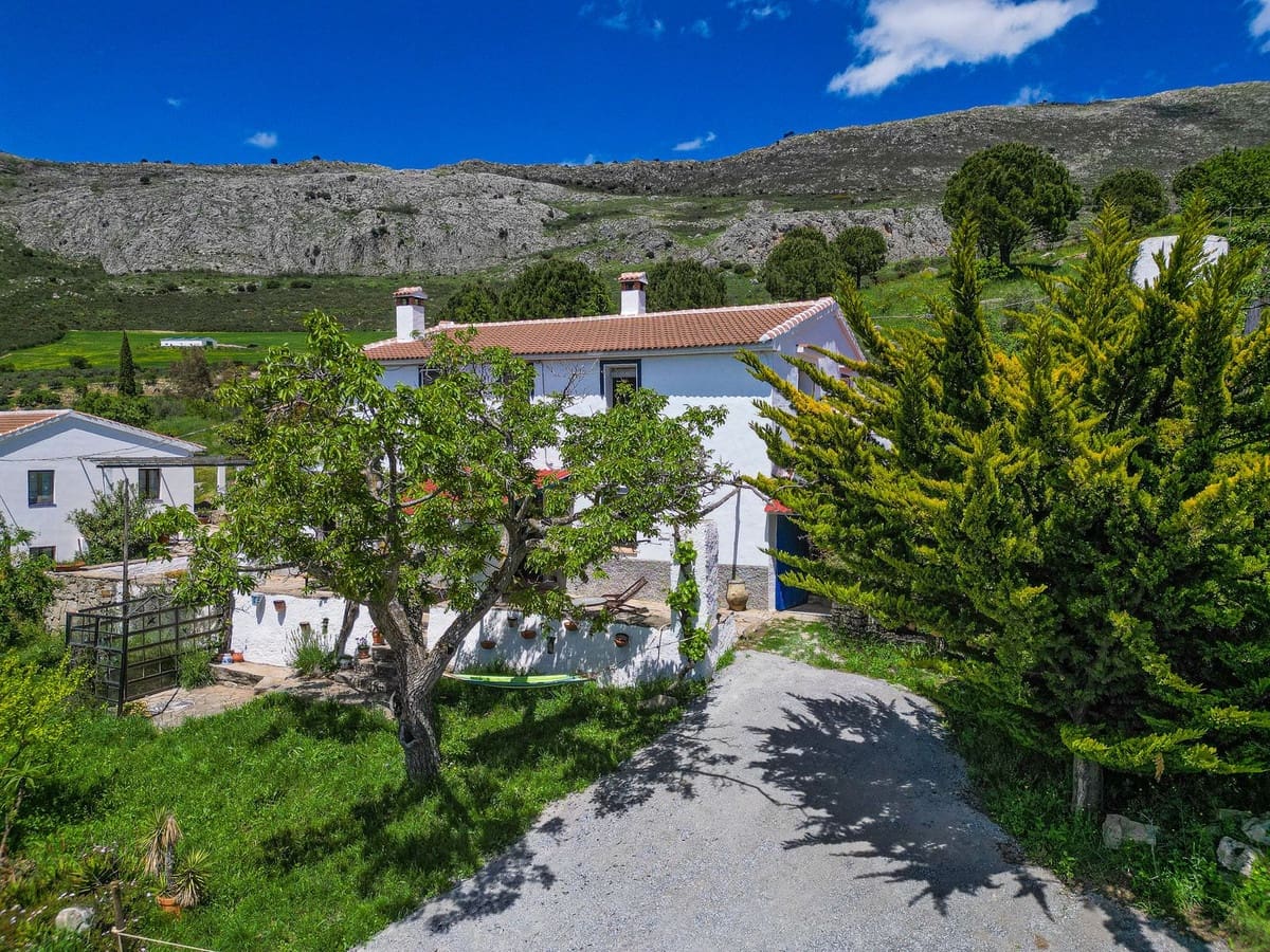 5 sovrum Finca/Hus på landet till salu i Periana med pool garage - 345 000 € (Ref: 9830017)