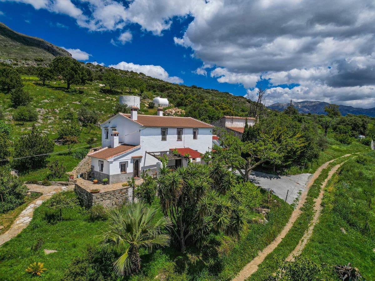 5 sovrum Finca/Hus på landet till salu i Periana med pool garage - 345 000 € (Ref: 9830017)