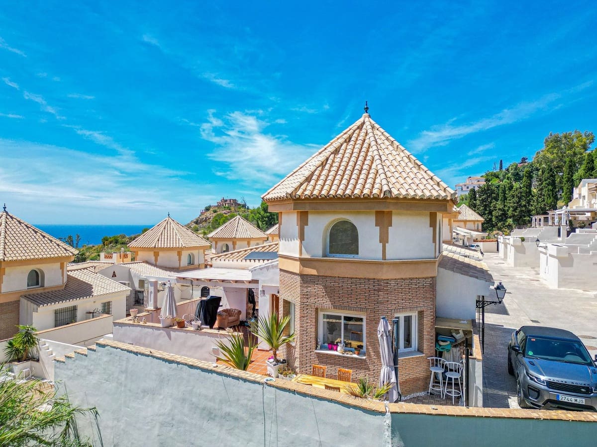 3 Zimmer Doppelhaus zu verkaufen in Salobrena mit Pool Garage - 475.000 € (Ref: 9832748)
