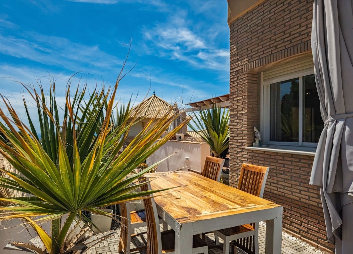 3 Zimmer Doppelhaus zu verkaufen in Salobrena mit Pool Garage - 475.000 € (Ref: 9832748)
